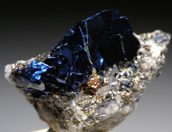 Covellite with Quartz from Butte, Silver Bow Co., Montana, USA [db_pics/pics/r327b.jpg]