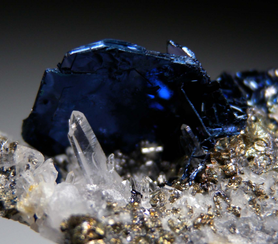 Covellite with Quartz from Butte, Silver Bow Co., Montana, USA [db_pics/pics/r327c.jpg]