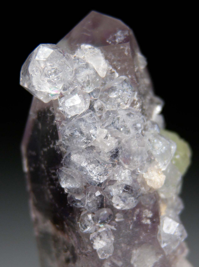 Prehnite, Analcime on Quartz from Goboboseb Mountains, Brandberg Area, Namibia [db_pics/pics/r332e.jpg]