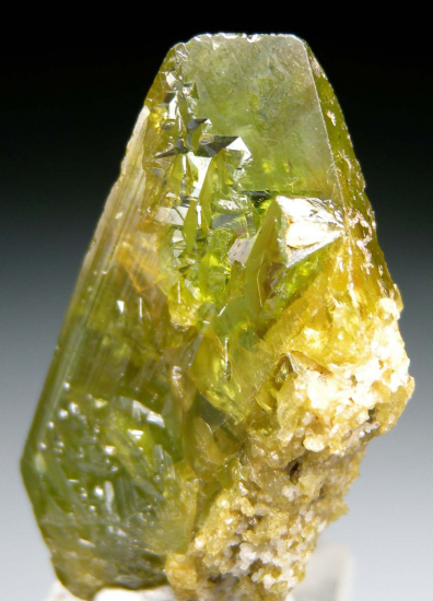 Sphene from Capelinha, Minas Gerais, Brazil [db_pics/pics/r352c.jpg]