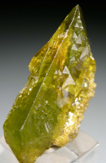 Sphene from Capelinha, Minas Gerais, Brazil [db_pics/pics/r352d.jpg]