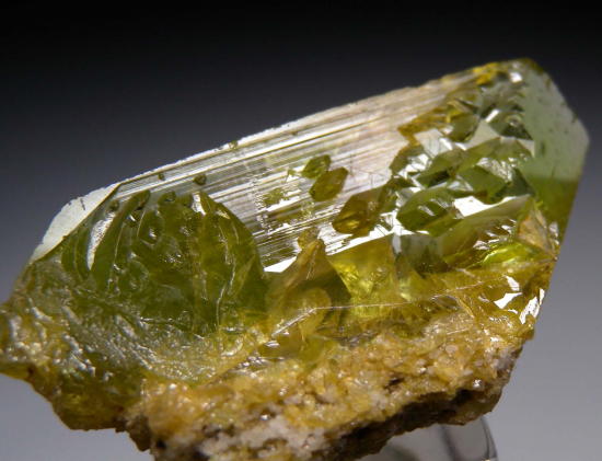 Sphene from Capelinha, Minas Gerais, Brazil [db_pics/pics/r352e.jpg]