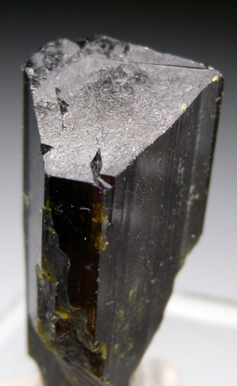 Epidote from Naugas, Rehoboth, Namibia [db_pics/pics/r365b.jpg]