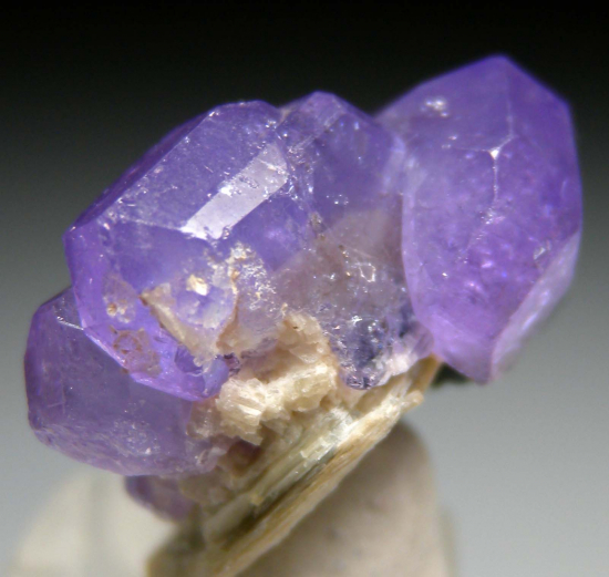 Apatite on Muscovite from Shigar Valley, Skardu, Baltistan, Pakistan [db_pics/pics/r384b.jpg]