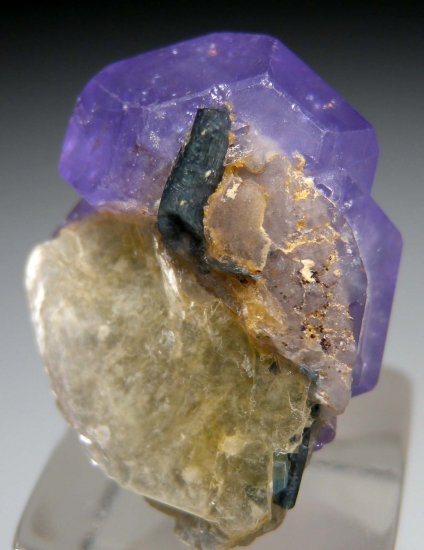 Apatite on Muscovite from Shigar Valley, Skardu, Baltistan, Pakistan [db_pics/pics/r384d.jpg]