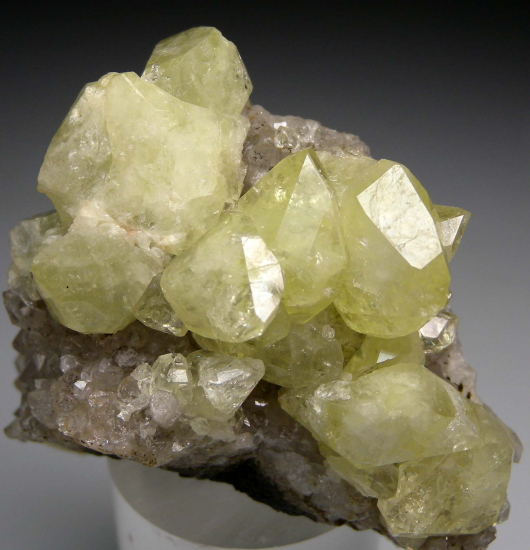 Datolite on Quartz from Prospect Park, Passaic Co., New Jersey, USA [db_pics/pics/r410a.jpg]