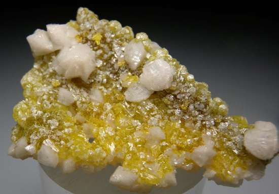 Calcite on Willemite from Tsumeb, Namibia [db_pics/pics/r431d.jpg]