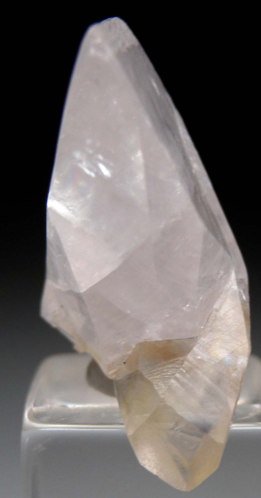 Calcite twin from Bor Pit, Dal'negorsk, Russia [db_pics/pics/r435b.jpg]