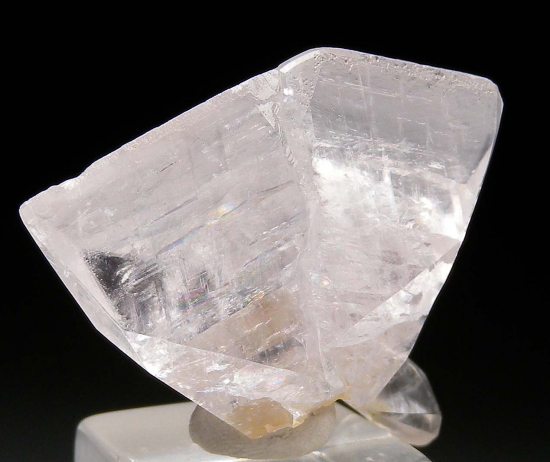 Calcite twin from Bor Pit, Dal'negorsk, Russia [db_pics/pics/r435c.jpg]