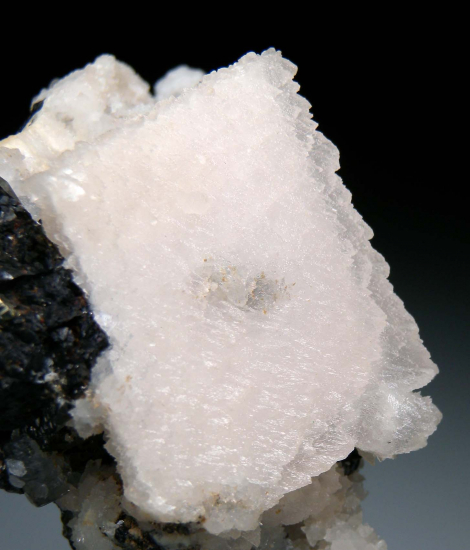 Quartz over Calcite from Inglaterra Mine, Santa Eulalia, Chihuahua, Mexico [db_pics/pics/r456c.jpg]