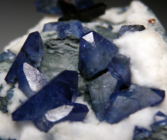 Benitoite, Neptunite, Joaquinite from Gem Mine, San Benito Co., California, USA [db_pics/pics/r463c.jpg]