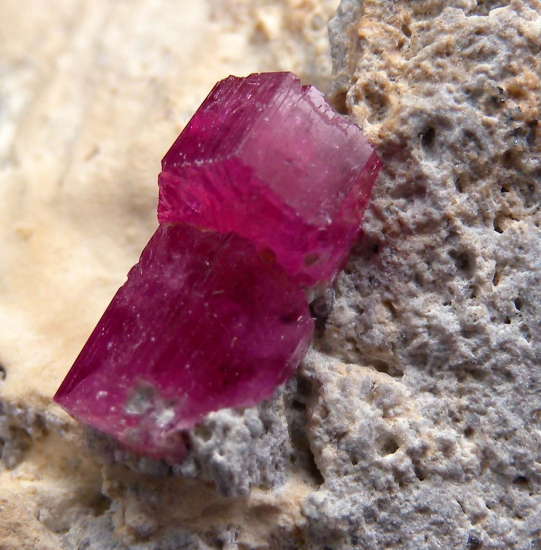 Red Beryl from Violet Claim, Wah Wah Mtns., Beaver Co., Utah, USA [db_pics/pics/r480b.jpg]