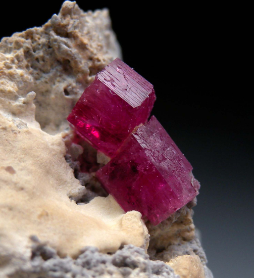 Red Beryl from Violet Claim, Wah Wah Mtns., Beaver Co., Utah, USA [db_pics/pics/r480c.jpg]