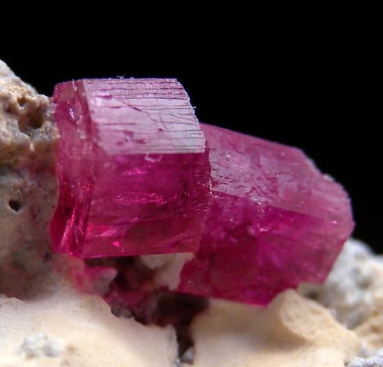 Red Beryl from Violet Claim, Wah Wah Mtns., Beaver Co., Utah, USA [db_pics/pics/r480e.jpg]