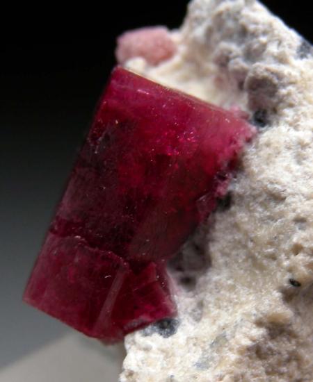Red Beryl from Violet Claim, Wah Wah Mtns., Beaver Co., Utah, USA [db_pics/pics/r481c.jpg]