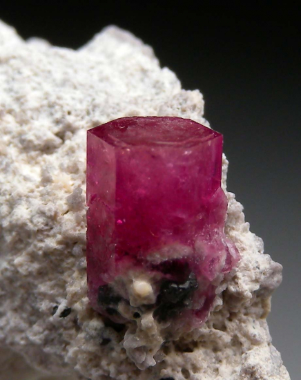 Red Beryl from Violet Claim, Wah Wah Mtns., Beaver Co., Utah, USA [db_pics/pics/r484e.jpg]