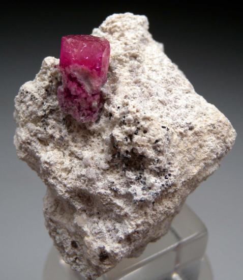 Red Beryl from Violet Claim, Wah Wah Mtns., Beaver Co., Utah, USA [db_pics/pics/r485a.jpg]