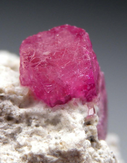 Red Beryl from Violet Claim, Wah Wah Mtns., Beaver Co., Utah, USA [db_pics/pics/r485d.jpg]