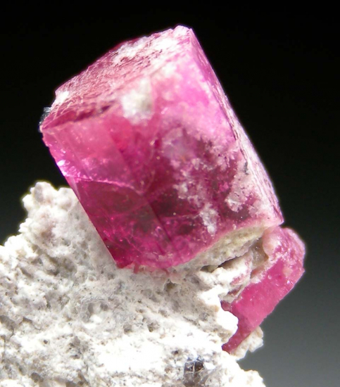 Red Beryl from Violet Claim, Wah Wah Mtns., Beaver Co., Utah, USA [db_pics/pics/r486b.jpg]