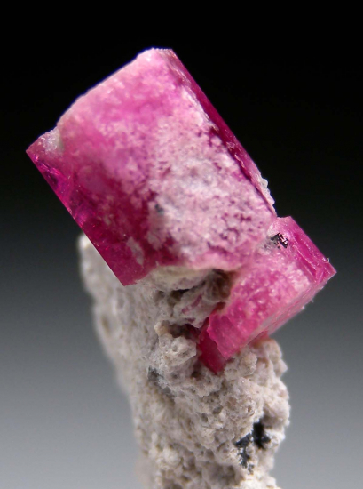 Red Beryl from Violet Claim, Wah Wah Mtns., Beaver Co., Utah, USA [db_pics/pics/r486c.jpg]