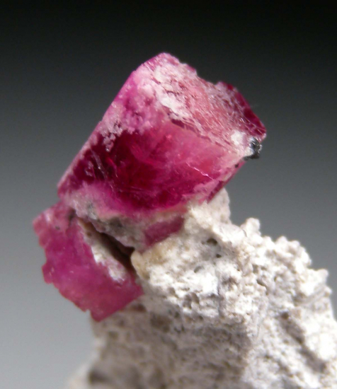 Red Beryl from Violet Claim, Wah Wah Mtns., Beaver Co., Utah, USA [db_pics/pics/r486d.jpg]