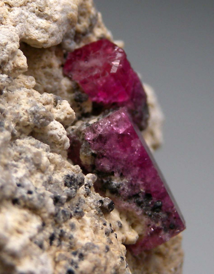 Red Beryl from Violet Claim, Wah Wah Mtns., Beaver Co., Utah, USA [db_pics/pics/r487b.jpg]