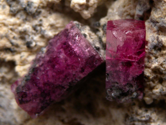 Red Beryl from Violet Claim, Wah Wah Mtns., Beaver Co., Utah, USA [db_pics/pics/r487d.jpg]