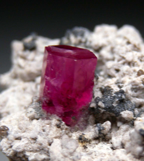 Red Beryl from Violet Claim, Wah Wah Mtns., Beaver Co., Utah, USA [db_pics/pics/r490c.jpg]