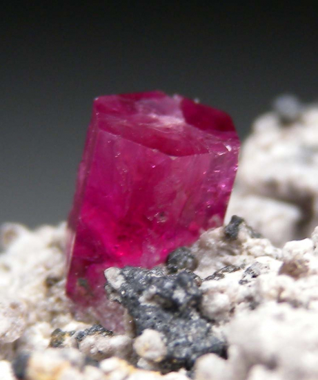 Red Beryl from Violet Claim, Wah Wah Mtns., Beaver Co., Utah, USA [db_pics/pics/r490d.jpg]