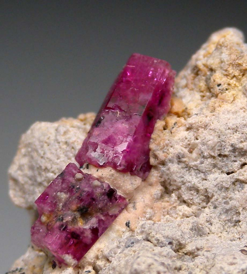 Red Beryl from Violet Claim, Wah Wah Mtns., Beaver Co., Utah, USA [db_pics/pics/r491b.jpg]
