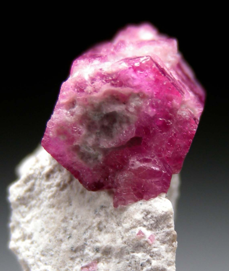 Red Beryl from Violet Claim, Wah Wah Mtns., Beaver Co., Utah, USA [db_pics/pics/r492b.jpg]