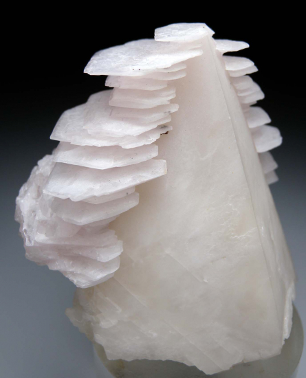 Mangano Calcite on Calcite from Huanggang Mine, Inner Mongolia, China [db_pics/pics/r517d.jpg]