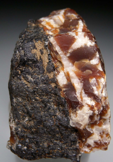 Bementite from Frankllin, Sussex Co., New Jersey, USA [db_pics/pics/r546b.jpg]