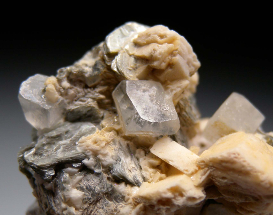 Phenakite from Mount Antero, Chaffee Co., Colorado, USA [db_pics/pics/r550c.jpg]