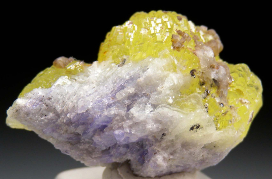 Chabazite on Prehnite on Tanzanite from Merelani Hills, Arusha, Tanzania [db_pics/pics/r562b.jpg]
