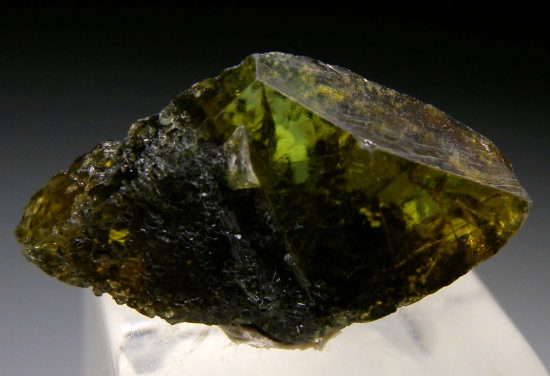 Titanite from Tete Prov., Mozambique [db_pics/pics/r571a.jpg]
