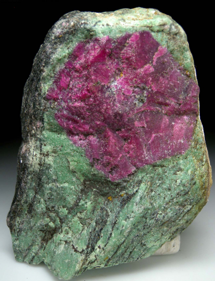 Ruby in Zoisite from Longido, Tanzania [db_pics/pics/r575a.jpg]