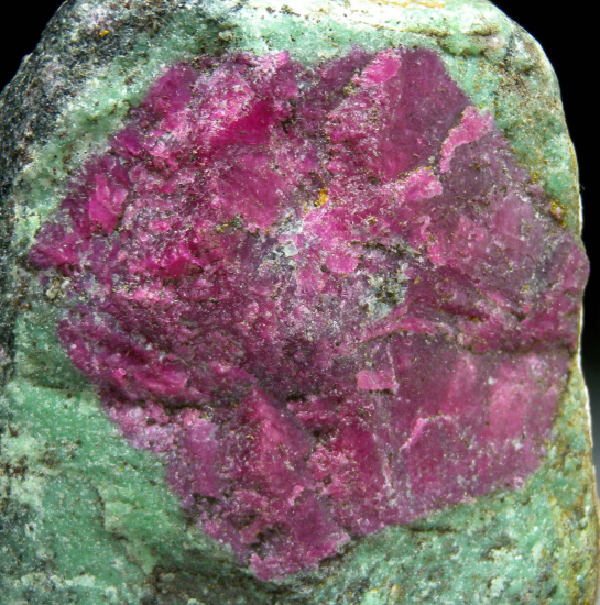 Ruby in Zoisite from Longido, Tanzania [db_pics/pics/r575c.jpg]
