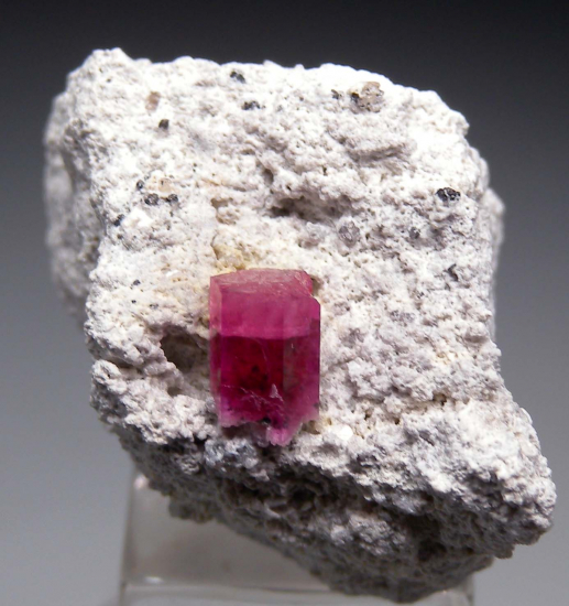 Red Beryl from Violet Claim, Wah Wah Mtns., Beaver Co., Utah, USA [db_pics/pics/r586a.jpg]