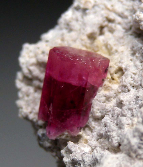 Red Beryl from Violet Claim, Wah Wah Mtns., Beaver Co., Utah, USA [db_pics/pics/r586c.jpg]