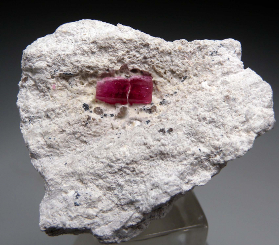 Red Beryl from Violet Claim, Wah Wah Mtns., Beaver Co., Utah, USA [db_pics/pics/r587a.jpg]