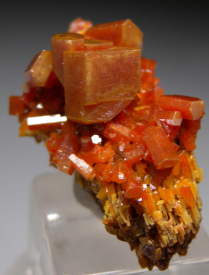 Vanadinite from Apex Mine, San Carlos, Chihuahua, Mexico [db_pics/pics/r593a.jpg]