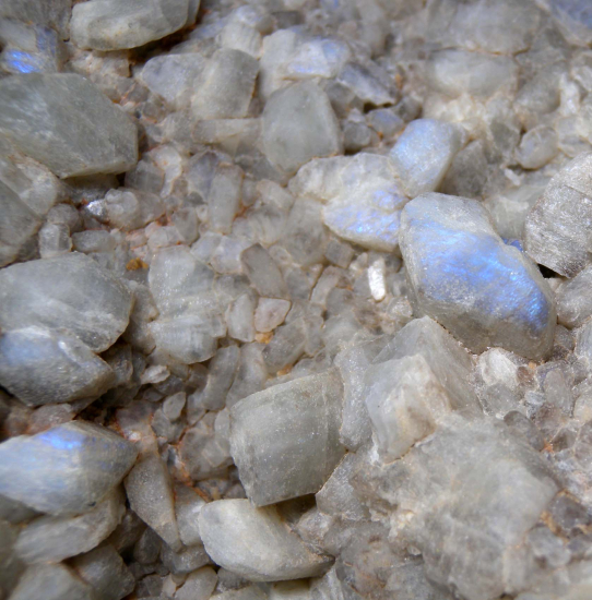 Feldspar var. Moonstone from Namalulu, Tanzania [db_pics/pics/r596d.jpg]