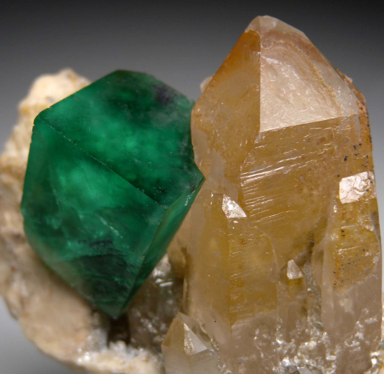 Fluorite with Quartz from Erongo Mtns., Namibia [db_pics/pics/r602e.jpg]