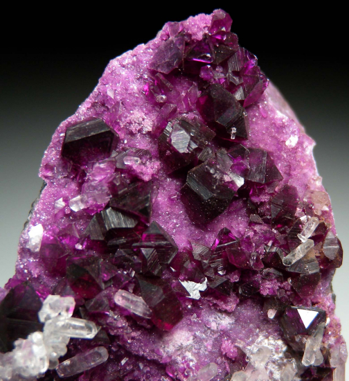 Kammererite from Kop Krom Mine, Kop Daglari, East Anatolia, Turkey [db_pics/pics/r614b.jpg]