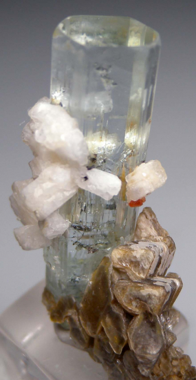 Aquamarine from San Diego Co., California, USA [db_pics/pics/r615b.jpg]