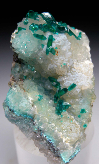 Dioptase on Quartz from Sanda Mine, Mindouli District, Pool Department, Rep. of Congo [db_pics/pics/r622a.jpg]