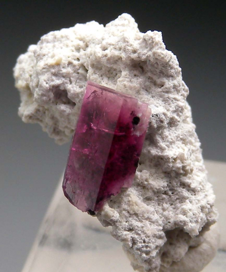 Red Beryl from Violet Claim, Wah Wah Mtns., Beaver Co., Utah, USA [db_pics/pics/r627a.jpg]