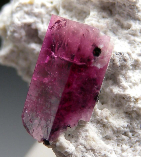 Red Beryl from Violet Claim, Wah Wah Mtns., Beaver Co., Utah, USA [db_pics/pics/r627c.jpg]