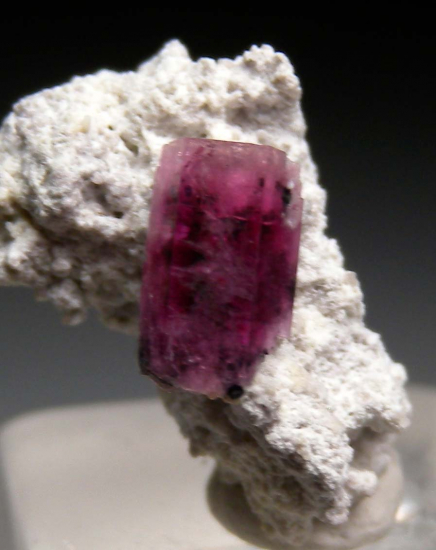 Red Beryl from Violet Claim, Wah Wah Mtns., Beaver Co., Utah, USA [db_pics/pics/r627d.jpg]